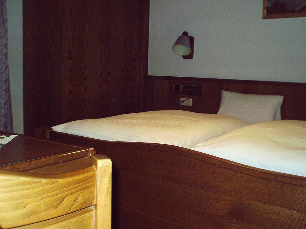 Gasthof Zur Einkehr Sankt Leonhard im Pitztal Kamer foto
